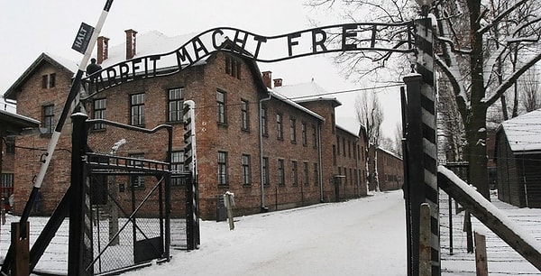 8. Концлагерь Освенцим (Польша)