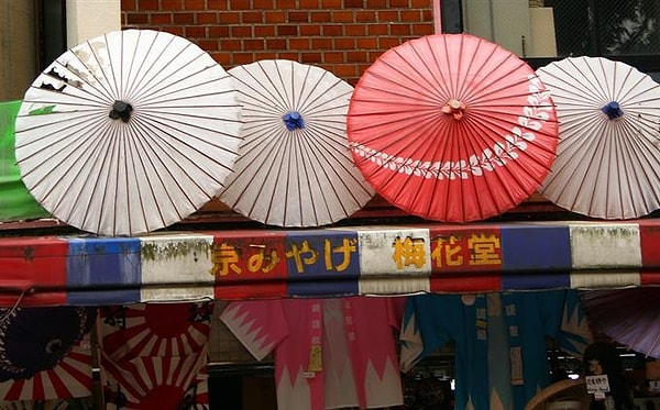 14. Сколько времени было на часах с надписью Токио?