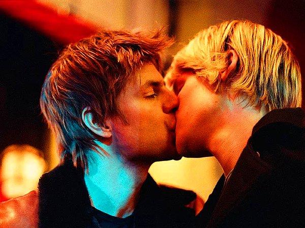 13. Queer as Folk (2000–2005)