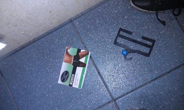 18. Понимаешь, что у кого-то был очень плохой день, когда находишь такое в туалетной кабинке