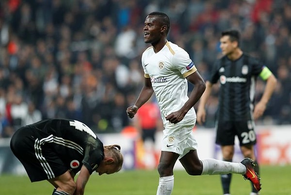 Tanzanyalı santrfor, geçtiğimiz sezon UEFA Avrupa Ligi I Grubu’nda Beşiktaş’ın kabusu olmuştu. Vodafone Park’ta oynanan mücadelede Genk sahadan 4-2’lik skorla galip ayrılırken, Samatta da takımının ilk 2 golünü kaydetmeyi başarmıştı.