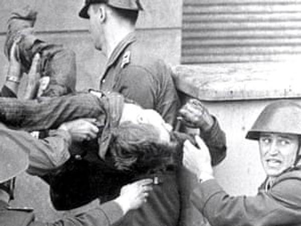2. Doğu Almanyalı 18 yaşındaki Peter Fechter vurulduğunda Berlin Duvarı'nı geçmeye çalışıyordu ve dikenli tellere takılmıştı. Dünya medyasının gözü önünde kan kaybından öldü; bu sırada polis ona bandaj fırlatmaya çalışıyordu.