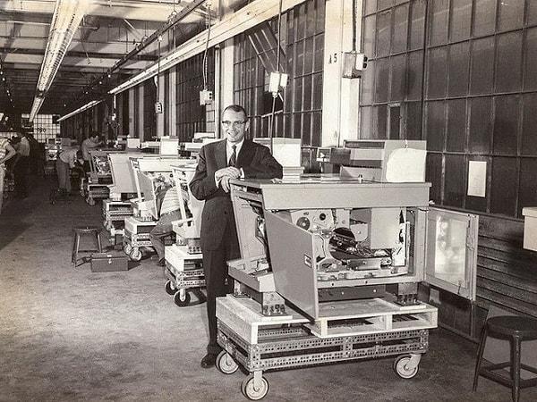 1. 1937 yılında doğmuş olan yakışıklı jönümüz Cüneyt Arkın 1938 yılında icat edilen fotokopi makinesinden büyük.