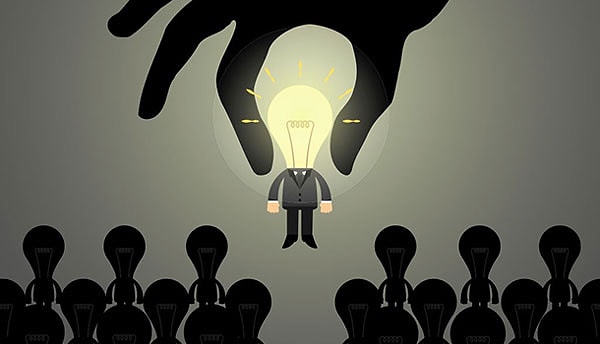 Красное платье - это выбор творческих, искрящихся женщин