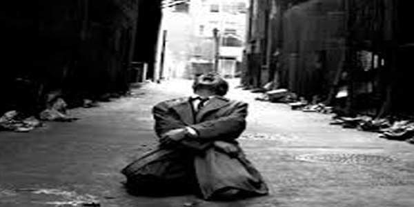 11. Какую эмоцию передает этот человек?