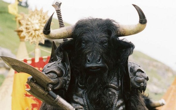 3. Над входами в дома на этом острове принято прибивать рога быка.