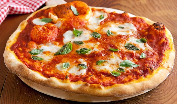 11. Этот город - родина пиццы "Маргарита".