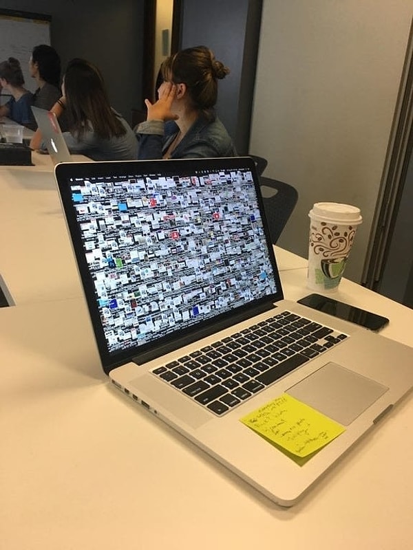 4. То чувство, когда рабочий стол выглядит вот так: