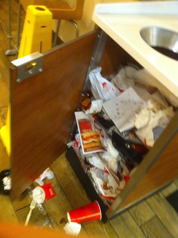 8. Ну зачем же так с мусором?