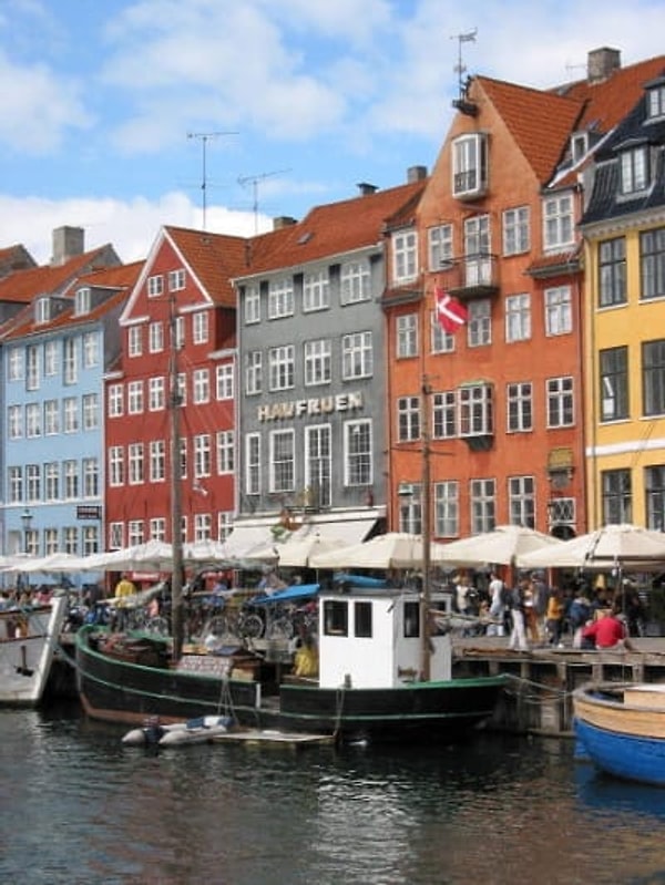 1. Датскую статую Русалочки переоценивают. Вместо этого лучше сходить в порт Нюхавн и парк Тиволи.