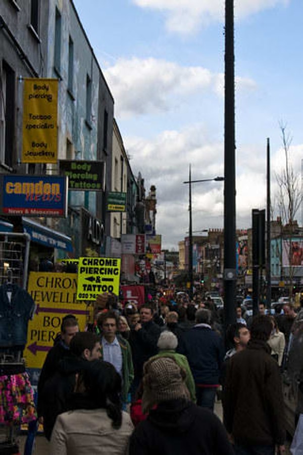 7. Если же будете оставаться в Лондоне, помните, что Лестер-сквер, Ковент-Гарден и Камден Таун переполнены туристами. Вместо этого съездите в Спиталфилдс и Ист-Энд.