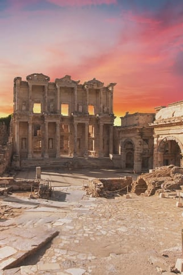 9. Не зацикливайтесь только на Стамбуле, если будете в Турции, съездите также в Эфес и Каппадокию.