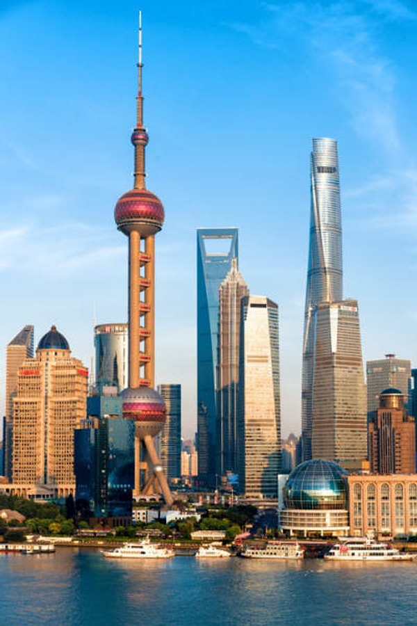 14. Не платите за то, чтобы посетить башню «Восточная жемчужина» в Шанхае, Китай. Лучше пообедайте в одном из ближайших ресторанов, чтобы насладиться этим прекрасным видом.