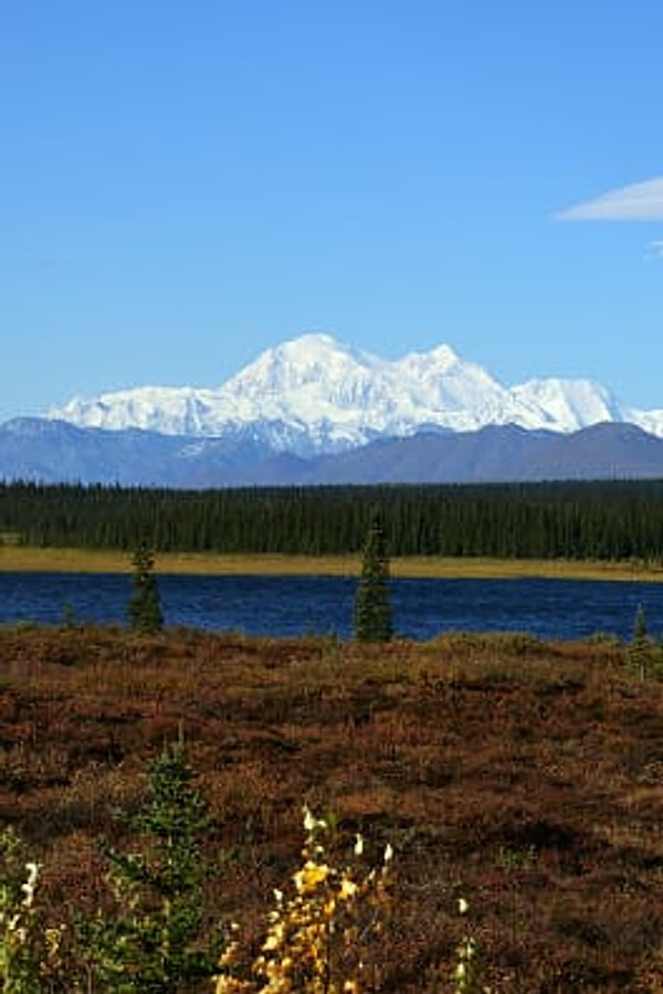 20. На Аляске посмотрите не только гору Денали, насладитесь другими живописными видами - такими как Игл и озеро Симфони.