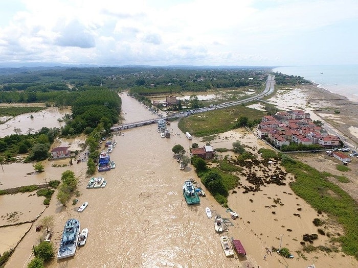 Düzce'de Sel ve Heyelan Felaketi: Kayıp 7 Kişiden Birinin Cansız Bedeni Bulundu