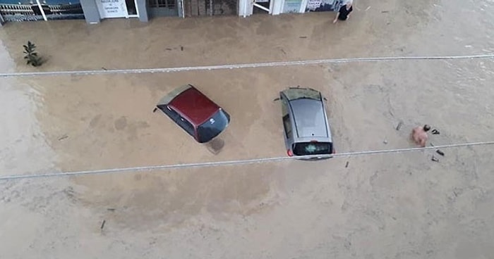 Düzce'de Yaşanan Sel ve Heyelan Felaketinin Etkisinin Ne Kadar Büyük Olduğunu Gözler Önüne Seren Korkutucu Görüntüler!