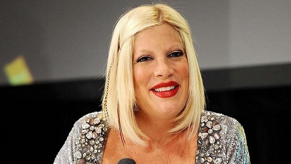 8. Если большинство девушек из нашей подборки смогли преодолеть комплексы и превратить недостатки в достоинства, то Тори Спеллинг этого сделать не смогла. Увлекшись пластической хирургией, она привлекательной не стала и растеряла былую харизму.