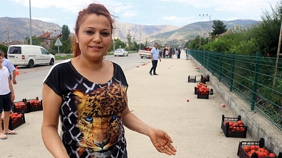 İnsanlık Ölmedi: Tarlasından Topladığı Ürünleri Yola Savrulan Çiftçiye Yardım Eden Güzel İnsanlar