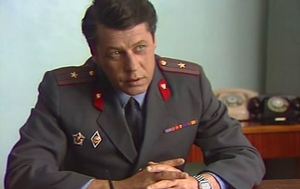 9. Каким званием обладал следователь Знаменский при первом появлении в сериале «Следствие ведут знаТоКи»?