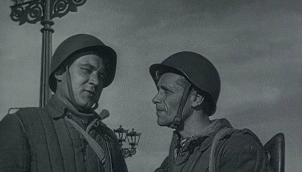 1. Какой город защищают герои фильма «Два бойца»?