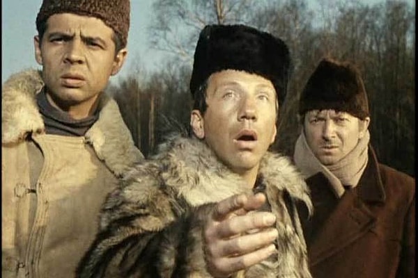 5. Какой режиссер снял комедию "Джентльмены удачи"?