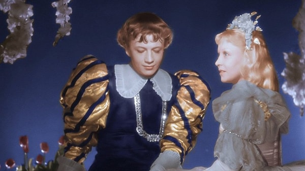 9. Кто снялся в роли Короля в добром старом фильме «Золушка»?