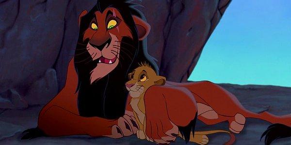 12. Aslında, Timon ve Pumbaa filmde yoktu. Simba, filmin eski taslağında asla kaçmayacak ve bunun yerine Scar tarafından büyütülecekti. (Scar Mufasa'yı öldürdükten sonra).