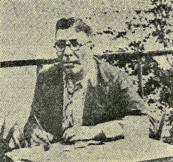 İttihat ve Terakki'ye de girmiştir Osman Cemal, ama 1913'teki Sadrazam Mahmud Şevket Paşa suikastında şüpheli görülür ve birçok yazar-aydınla beraber Sinop'a sürülür.