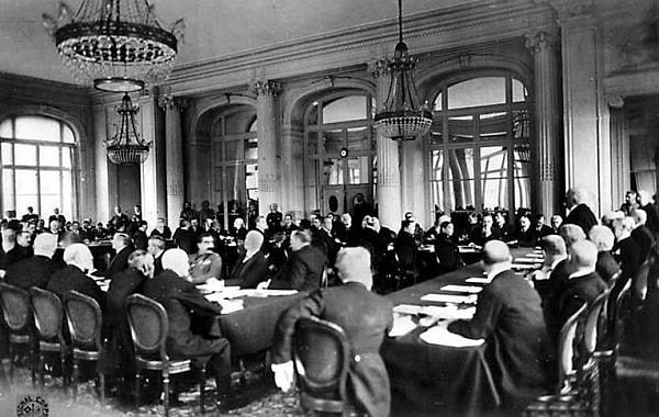 1951 - Paris Antlaşması yürürlüğe girdi.