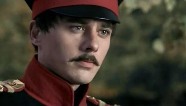 1. Кто из персонажей романа помогает Печорину украсть Беллу?