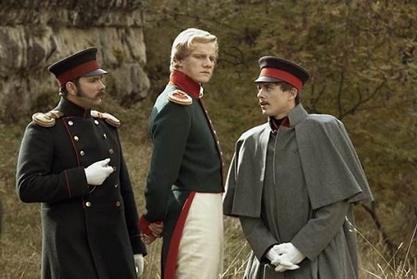 10. Что в ночь перед дуэлью читает Печорин?