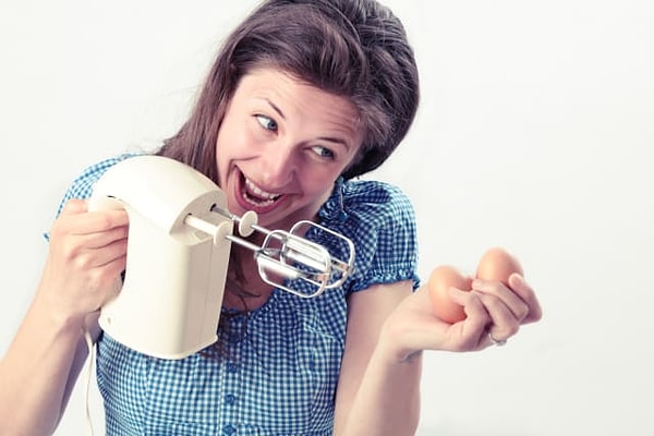 2. Что делать, если белки для торта плохо взбиваются?