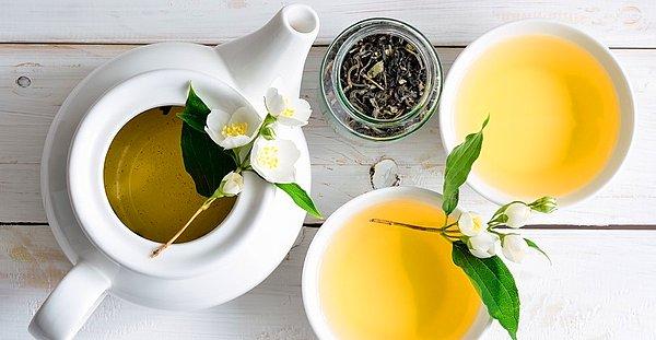 Yasemin çayı bu diyette özgürce tüketilir ve zerdeçal gibi antioksidan bakımından zengin baharat kullanımı yaygındır .