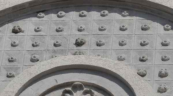 17. Зачем что-то там лепить, когда можно использовать дно полторашки?