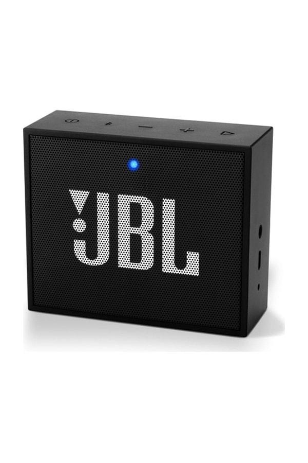 8. Gittiğiniz her yere müzik de sizinle gelsin istiyorsanız bu JBL Go+ bluetooth hoparlör ile hayatınıza farklı ritimler katabilirsiniz.