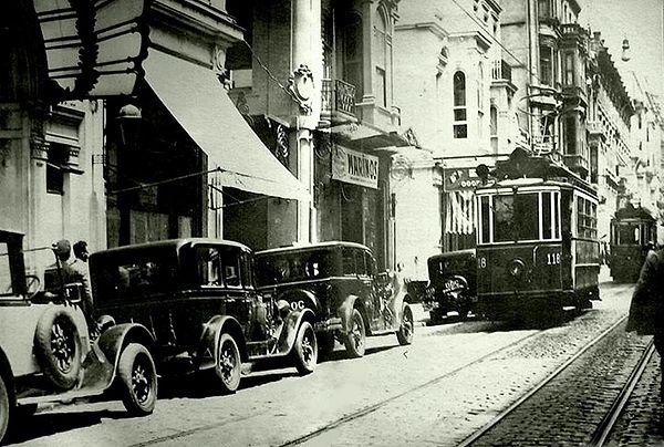1. İstiklal Caddesi, İstanbul, 1927.