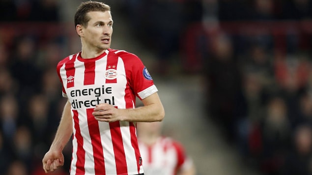 17. Daniel Schwaab / PSV ➡️ Göztepe