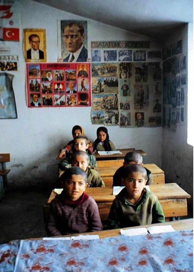 Yüksekova'da bir ilkokul, Hakkari, 1982.