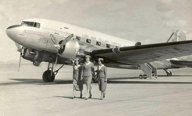 Türk Hava Yolları hostesleri, İstanbul, 1950.