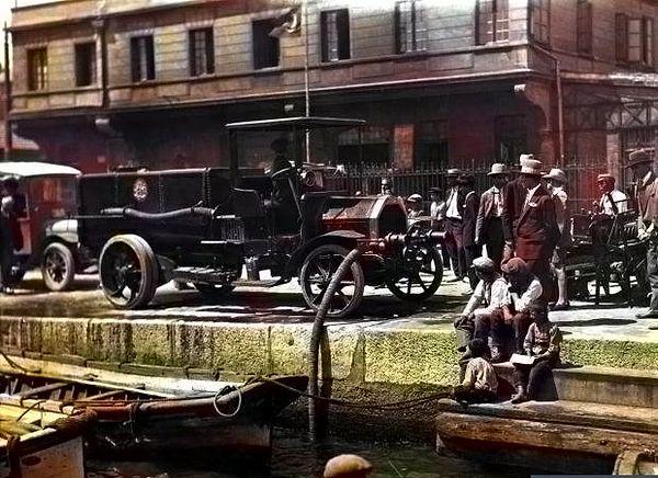 17. Haliç’ten su çeken itfaiye arabaları, İstanbul, 1928.
