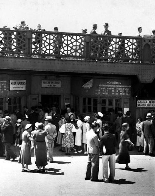 Galata Köprüsü, İstanbul, 1937.