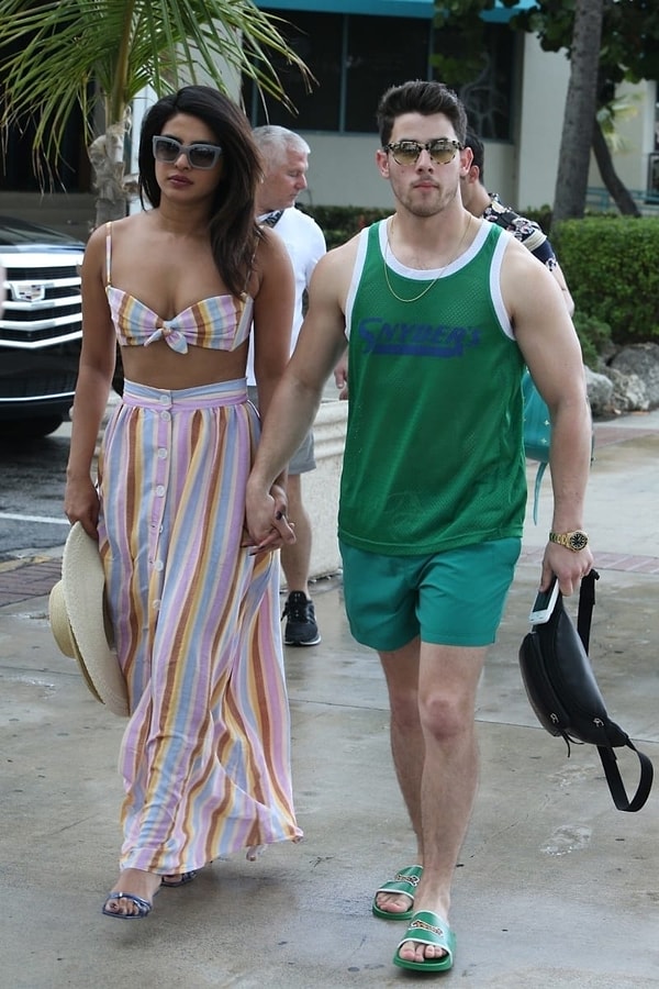 Папарацци засняли их в тот же день: