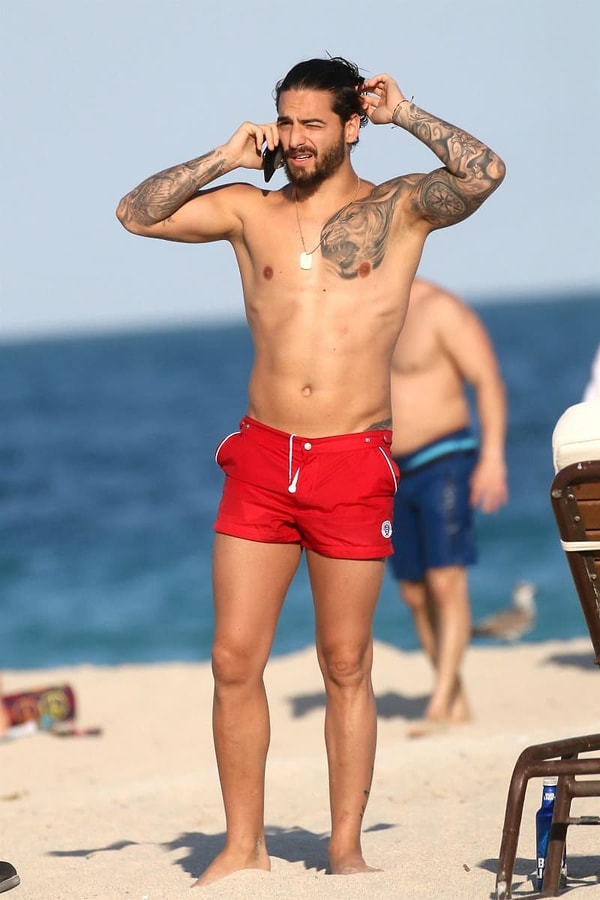 А после завершения фотосессии спрятал их обратно :)