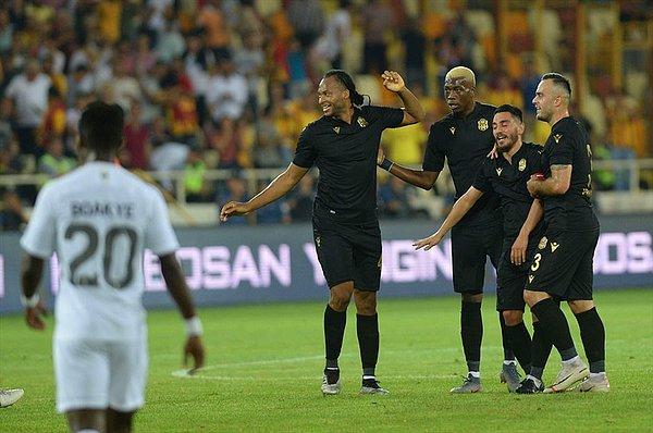20. dakikada Mina'nın uzak mesafeden sert vuruşunda top Bifouma'ya çarparak ağlarla buluştu: 1-1. Bu gol aynı zamanda Yeni Malatyaspor'un Avrupa Arenası'ndaki ilk golü olarak kayıtlara geçti.