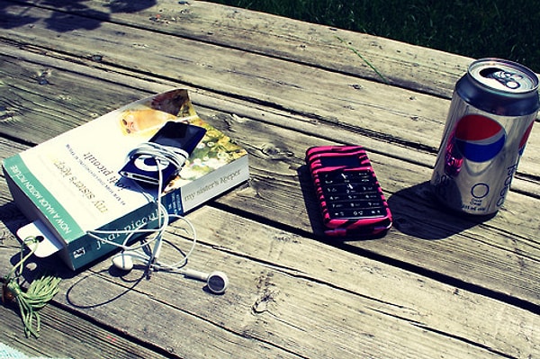 15. Носили одновременно мобильник и айпод