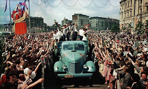 8. С каким из руководителей СССР связана «оттепель»?