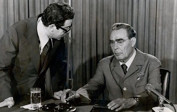 12. Что из следующих событий не относится к брежневской эпохе?