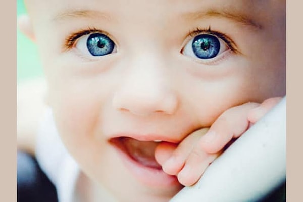 6. Много ли среди ваших родственников людей с голубыми глазами?