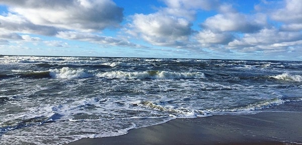 2. Какое из этих государств не имеет выхода в Балтийское море?