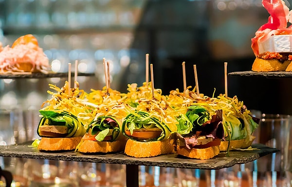 4. Испанское блюдо, представляющее собой небольшой бутерброд - это...